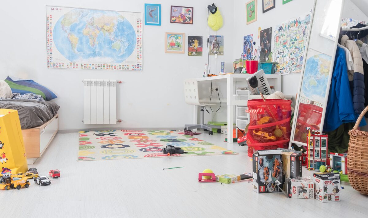 Boites a jouets colorees, annonces de baby-sitting et garde d enfant sur Full Annonces