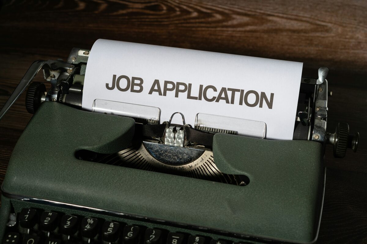 Machine a ecrire avec candidature imprimee, annonces de demandes d emploi sur Full Annonces