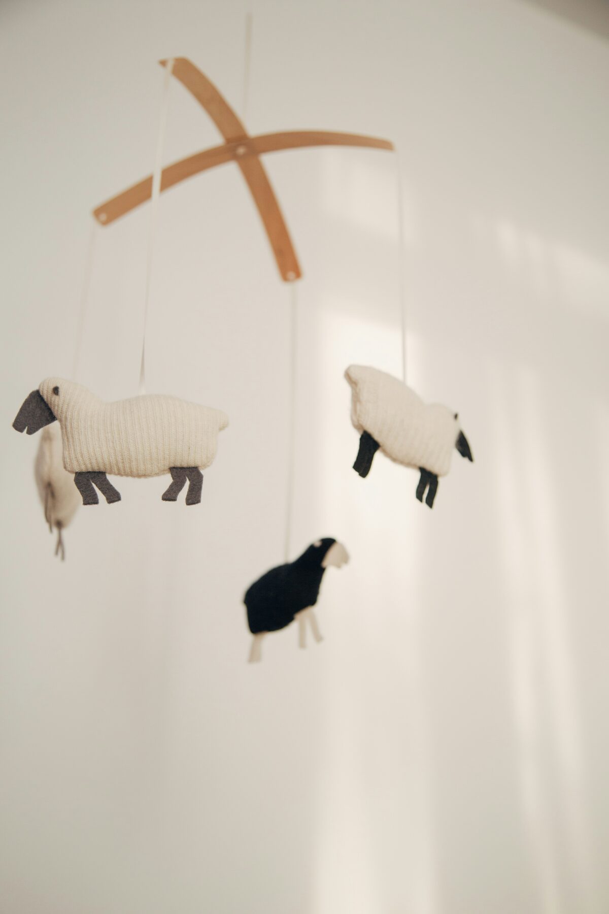 Mobile de berceau en forme de mouton blanc, annonces d enfance sur Full Annonces