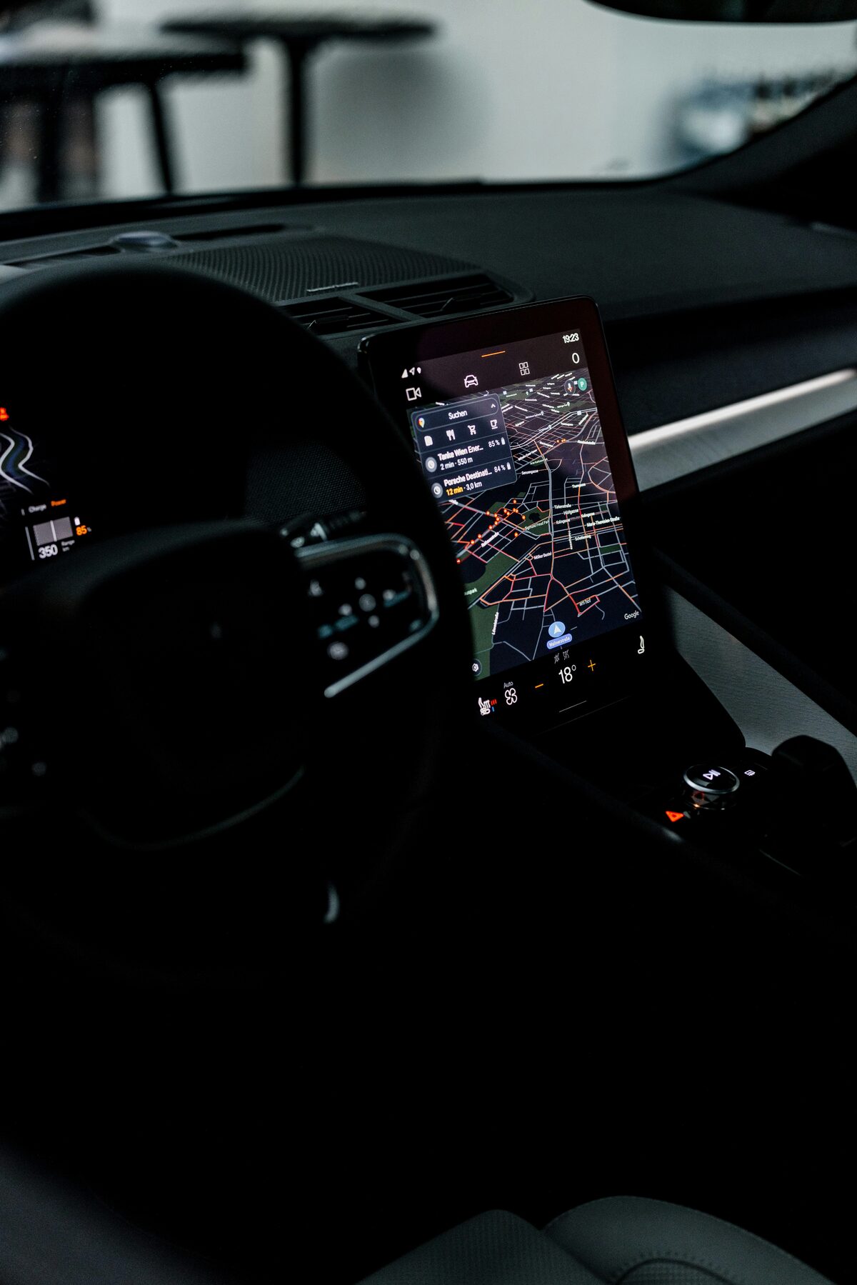 Tableau de bord de voiture avec GPS, annonces de GPS sur Full Annonces