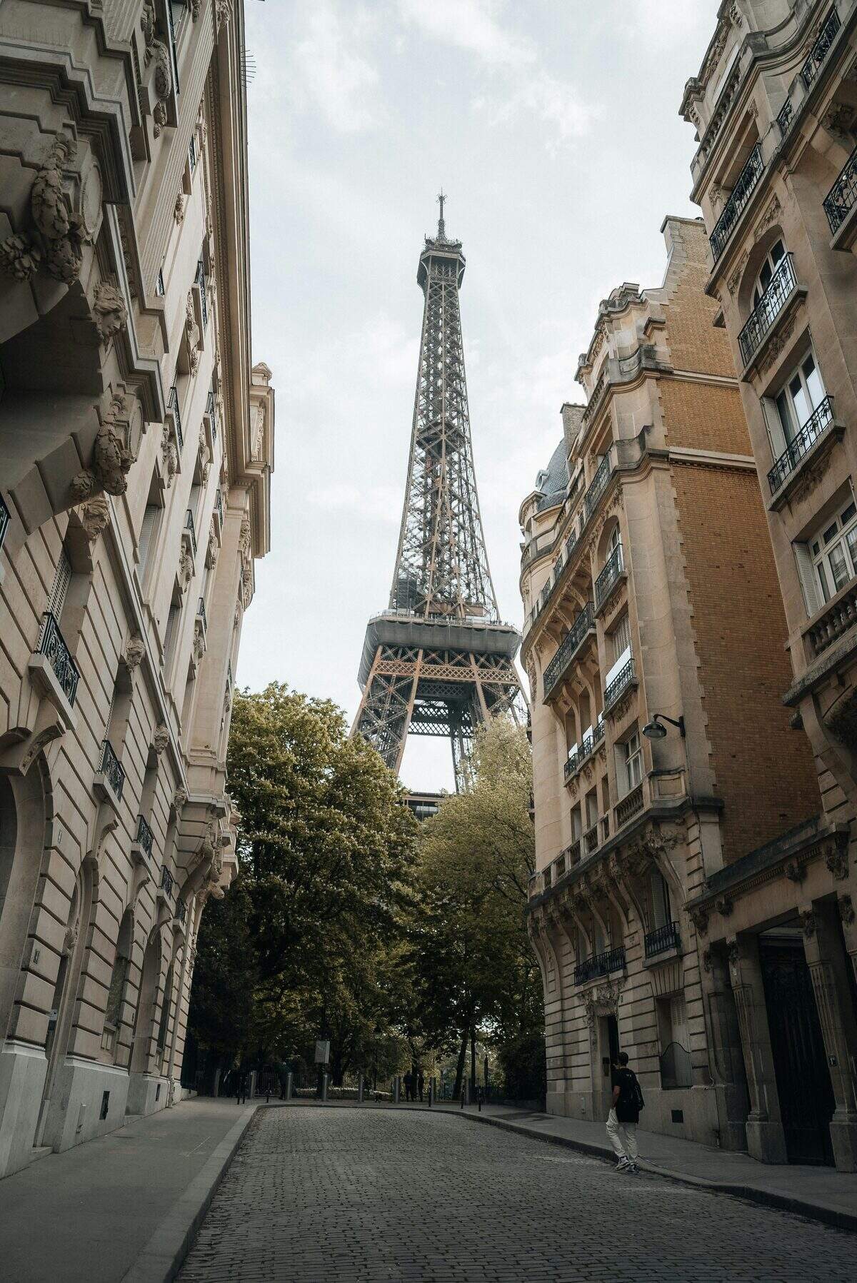 Tour Eiffel dominant la ville de Paris, annonces en Ile-de-France sur Full Annonces