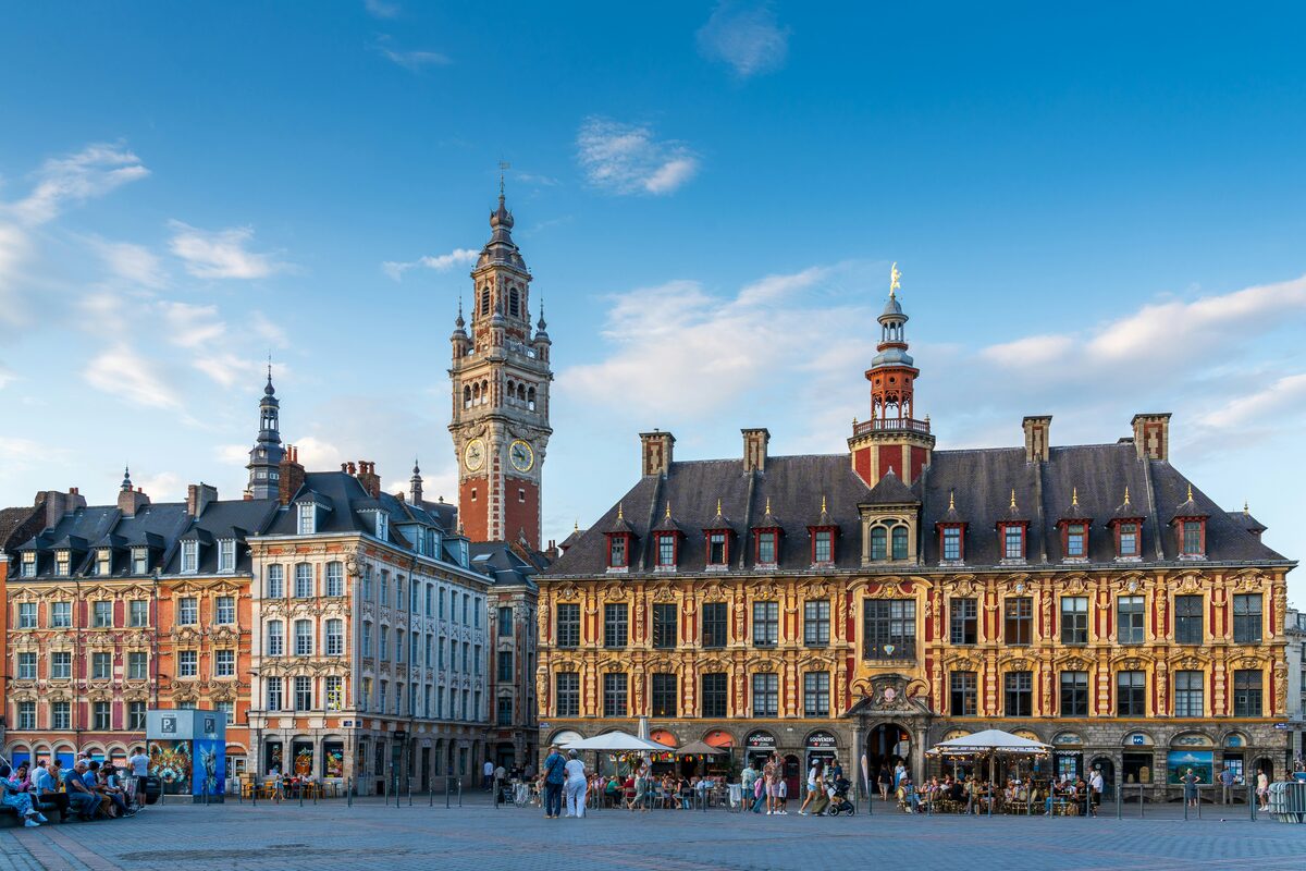 Grand batiment avec tour d horloge a Lille, annonces en Nord-Pas-de-Calais sur Full Annonces
