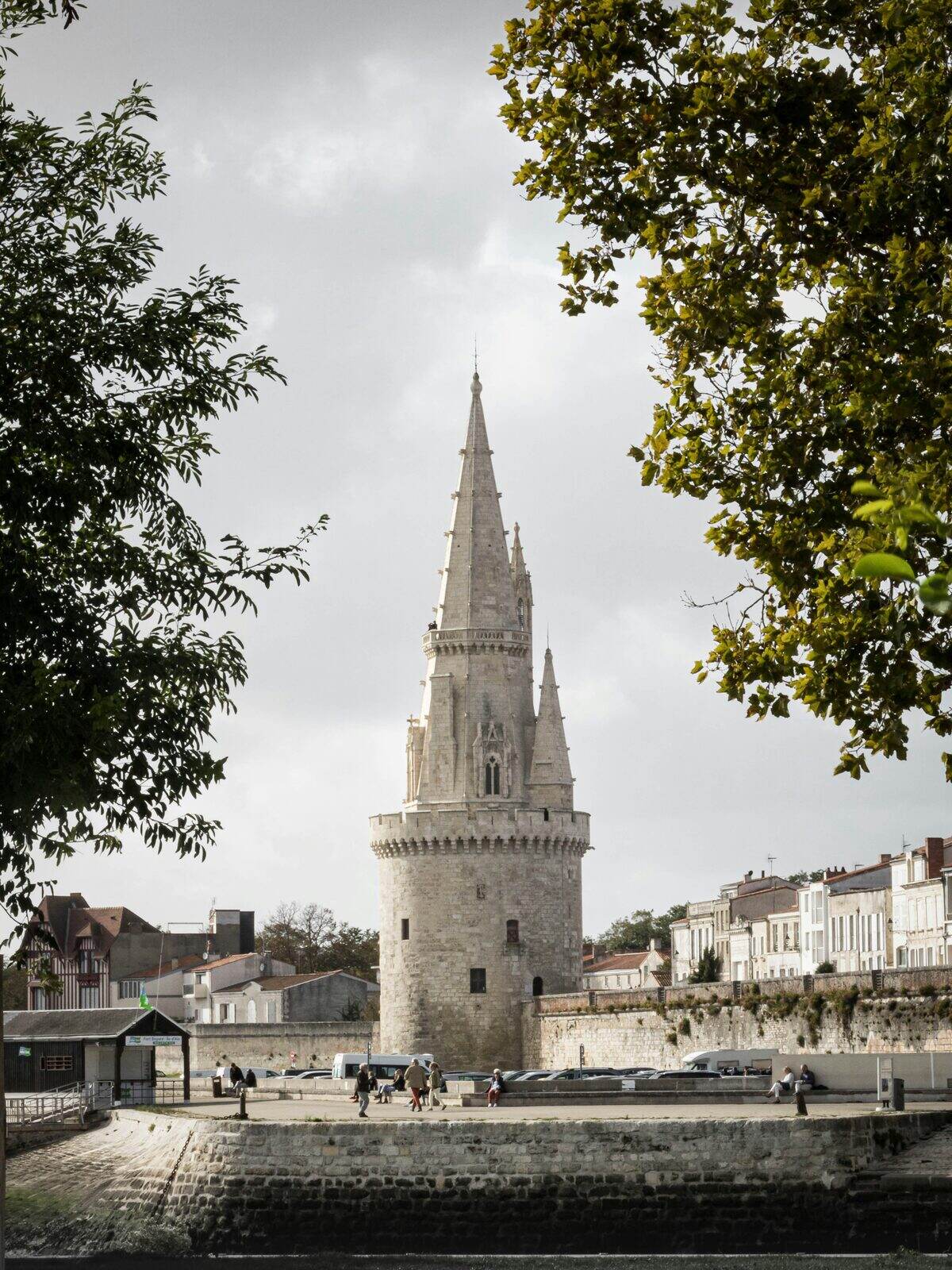Tour du vieux port de La Rochelle, annonces en Poitou-Charentes sur Full Annonces