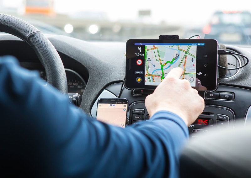 Le GPS TomTom Go Premium offre des prestations de voiture connectée