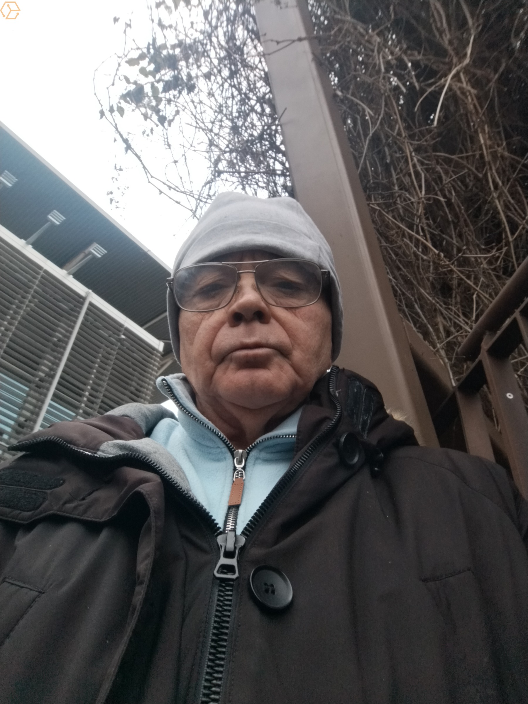 Homme de 63 an - Full Annonces